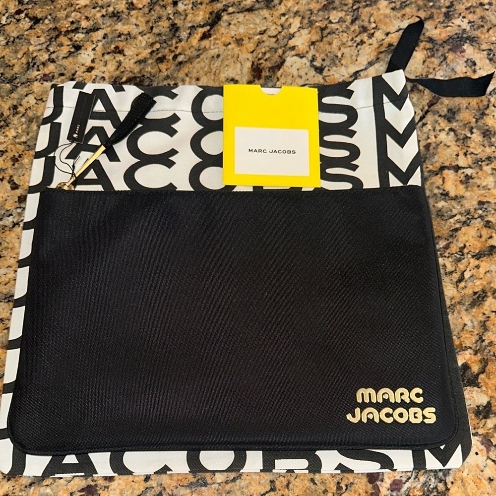 ■MARC JACOBS❤️Black Nylon Pouch~Product number #M0014270 ~ NWT